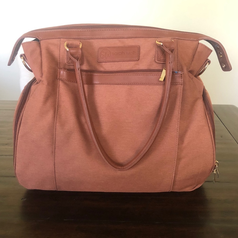 Sarah Wells Claire Brest pump bag